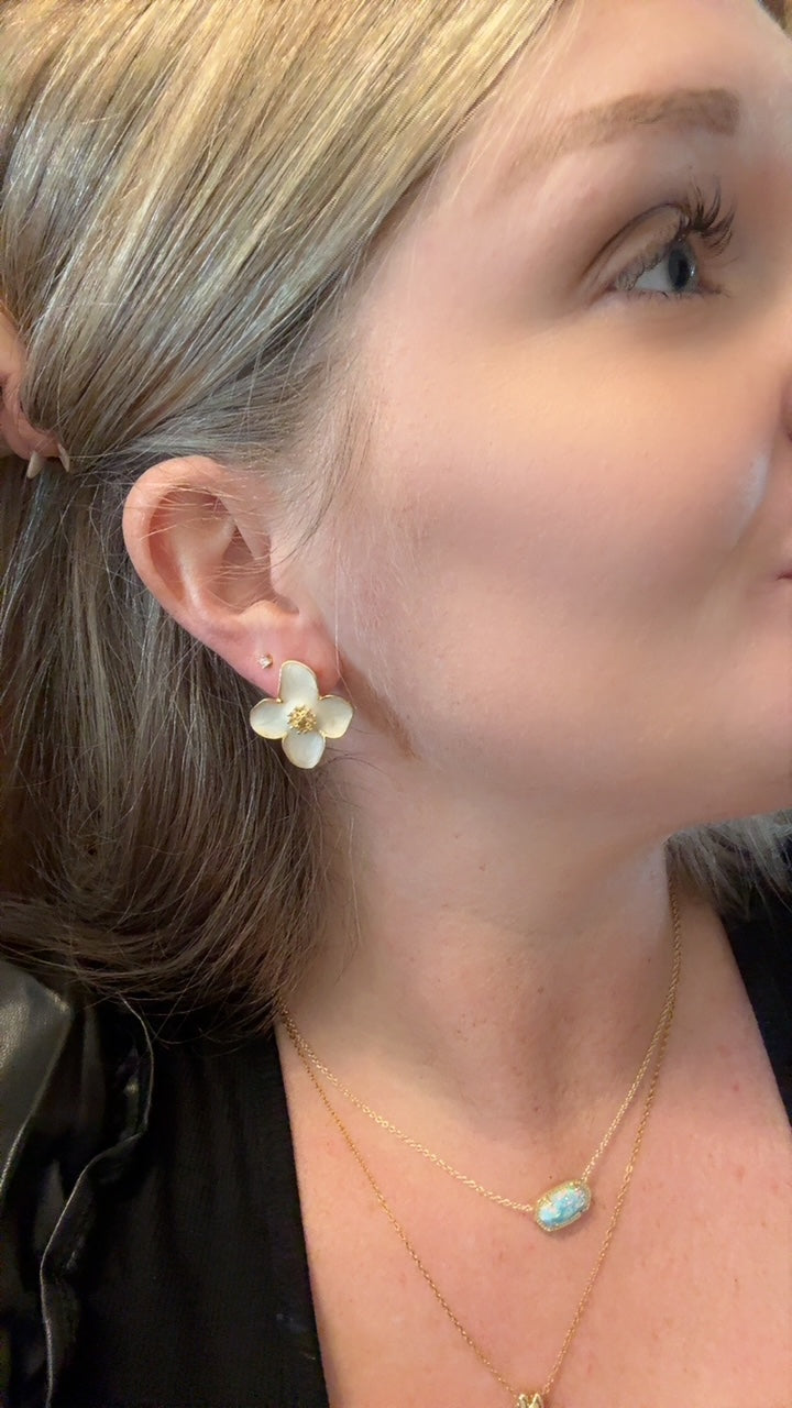 White and Gold Flower Stud Ear rings